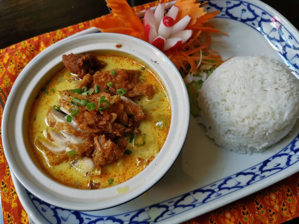Gelbes Thai Curry mit Jasminreis im LemonGras Potsdam