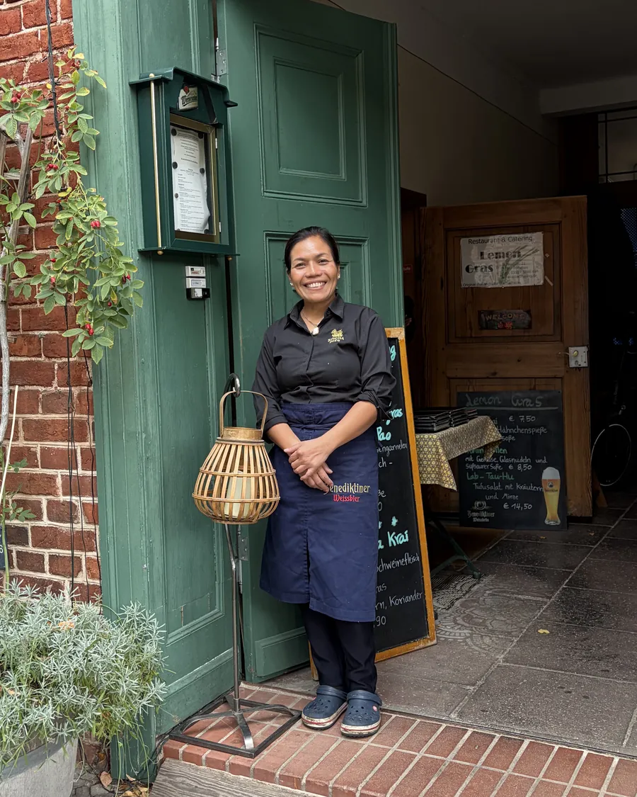 Varunee, Inhaberin und Köchin des Thai Restaurant LemonGras Potsdam